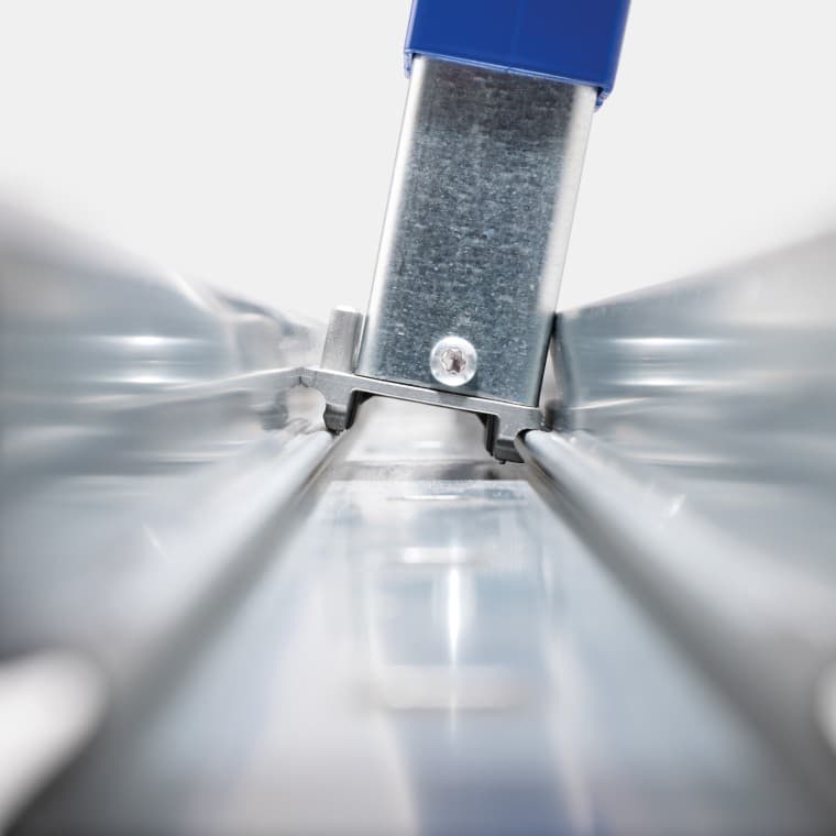 Jednoduché zacvaknutí patní desky Jednoduché zacvaknutí patní desky