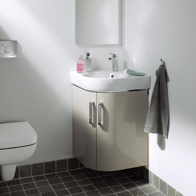 I pod rohové umývátko můžete umístit praktickou skříňku, která dokonale pasuje. I pod rohové umývátko můžete umístit praktickou skříňku, která dokonale pasuje.