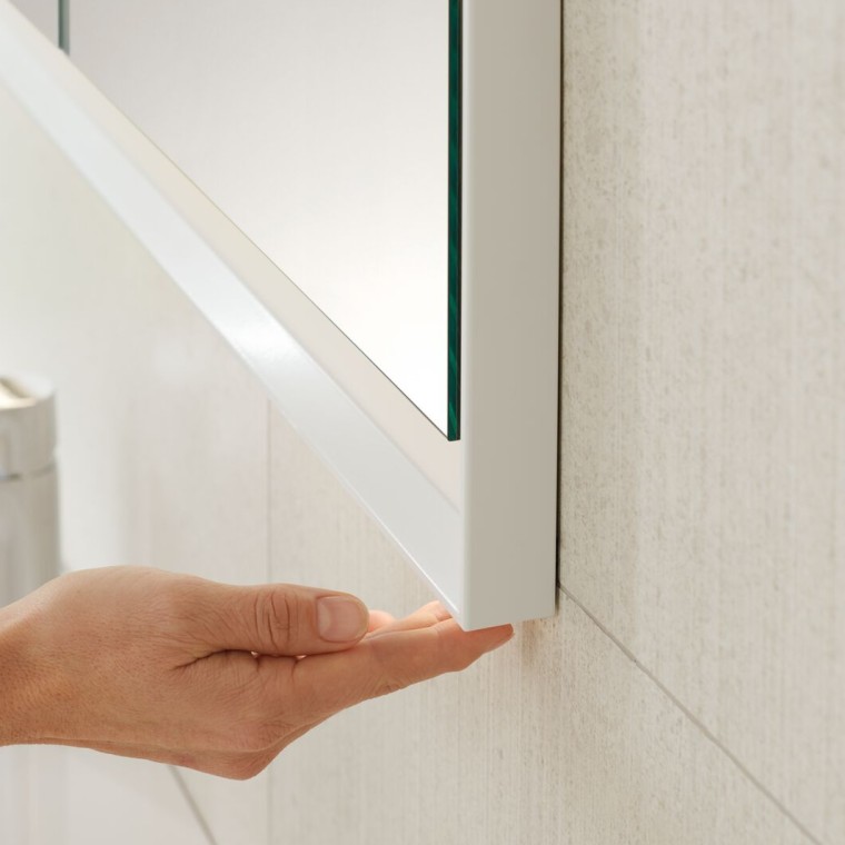 Jednoduché ovládání osvětlení zrcadlové skříňky Geberit ONE