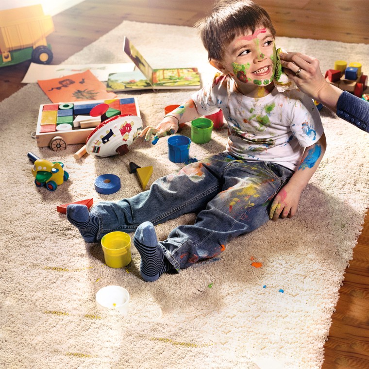 Dítě zamazané barvou Dítě zamazané barvou