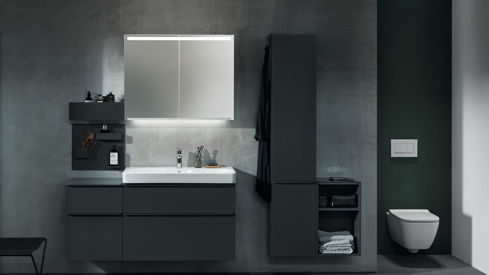 Závěsné WC Geberit Smyle Square instalované ve výklenku