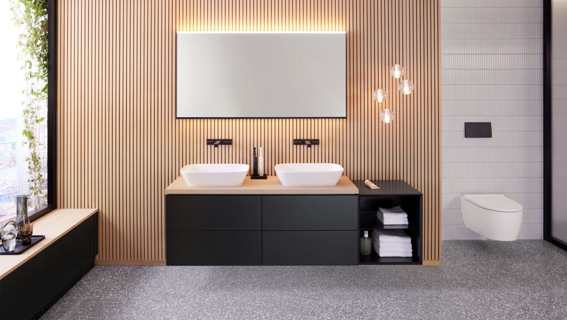 Geberit ONE v kombinaci s Geberit Option Plus Square 135 cm v černé matné barvě. (© Geberit)