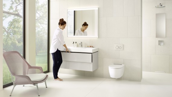 Instalační výšky koupelnových prvků jsou důležité jak pro vysoké, tak pro nízké osoby. (© Geberit)