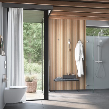 Nordic bathroom with wood elements