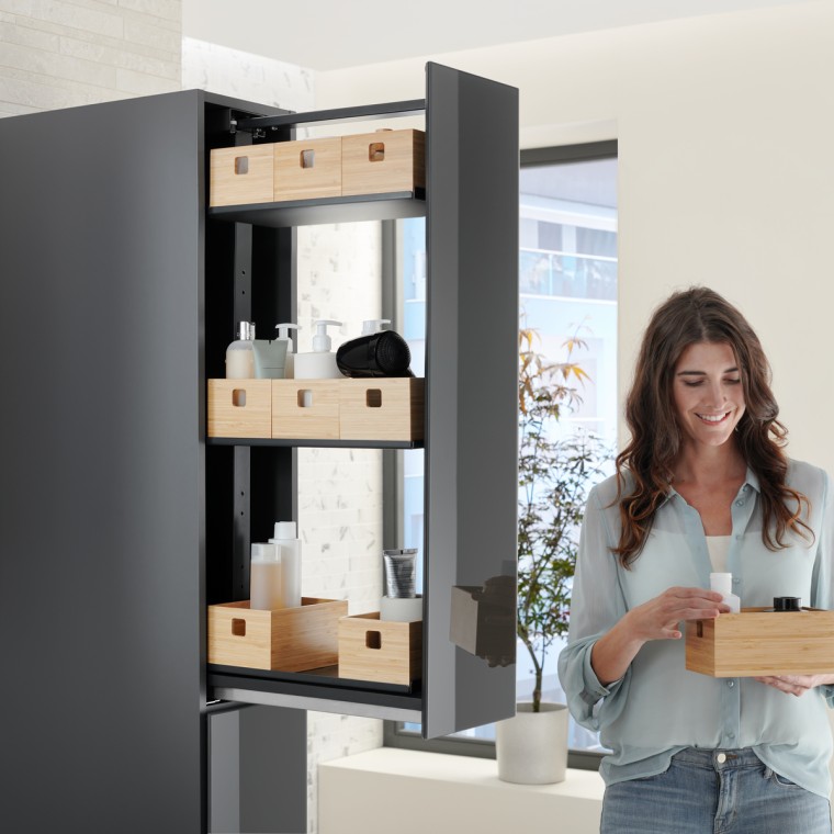 Vysoká skříňka z lávového skla Vysoká skříňka z lávového skla