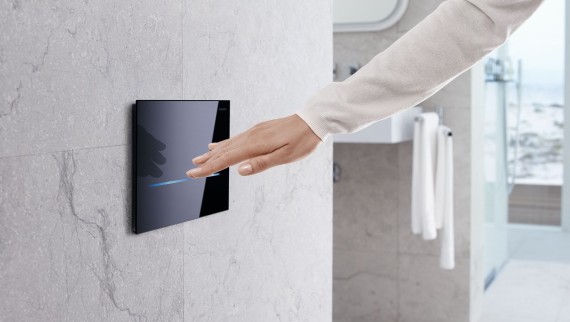 Bezdotykové nebo automatické splachování WC s ovládací deskou Geberit Sigma80 ve čtvercovém provedení Bezdotykové nebo automatické splachování WC s ovládací deskou Geberit Sigma80 ve čtvercovém provedení