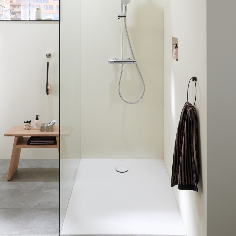 Sprchová vanička Geberit Olona z litého kamene se snadnou údržbou