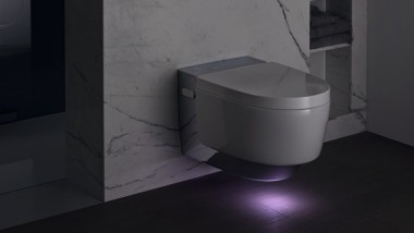 Geberit AquaClean Mera lesklý chrom s orientačním světlem