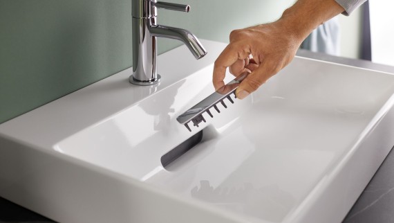 snadné vyjmutí a vyčištění hřebenové vložky Geberit CleanLine