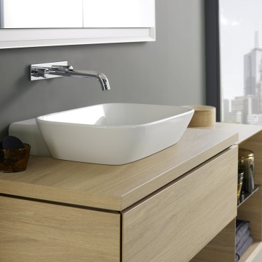 Imitace dřeva je používaná pro koupelnový nábytek. Klíčové je však zpracování a také povrch.