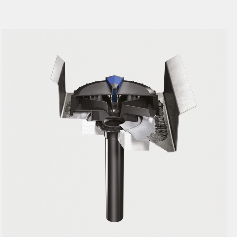 Instalace sifonového střešního odvodňovacího systému Geberit Pluvia na střechu s ocelovým žlabem Instalace sifonového střešního odvodňovacího systému Geberit Pluvia na střechu s ocelovým žlabem