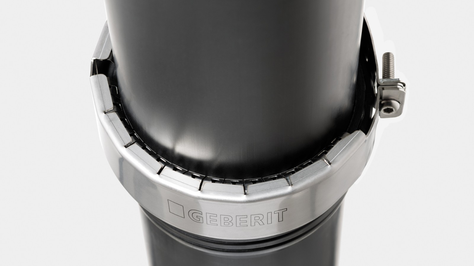 Svěrná čelist Geberit umožňuje použit Silent-PP pro odvodnění střech Svěrná čelist Geberit umožňuje použit Silent-PP pro odvodnění střech