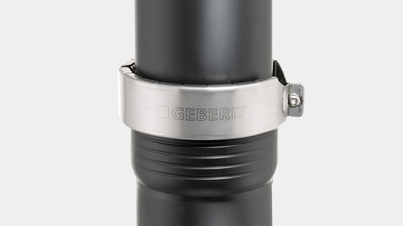 Připojení Silent-Pro push-fit vydrží vnitřní tlak až 2 bary s přidržovací čelistí Geberit