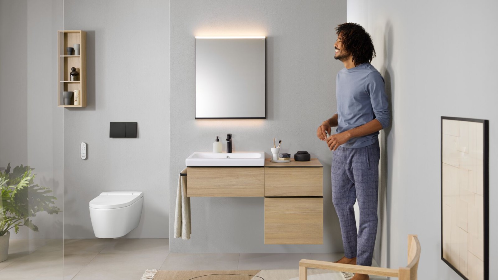 Muž a Geberit AquaClean Sela Muž a Geberit AquaClean Sela