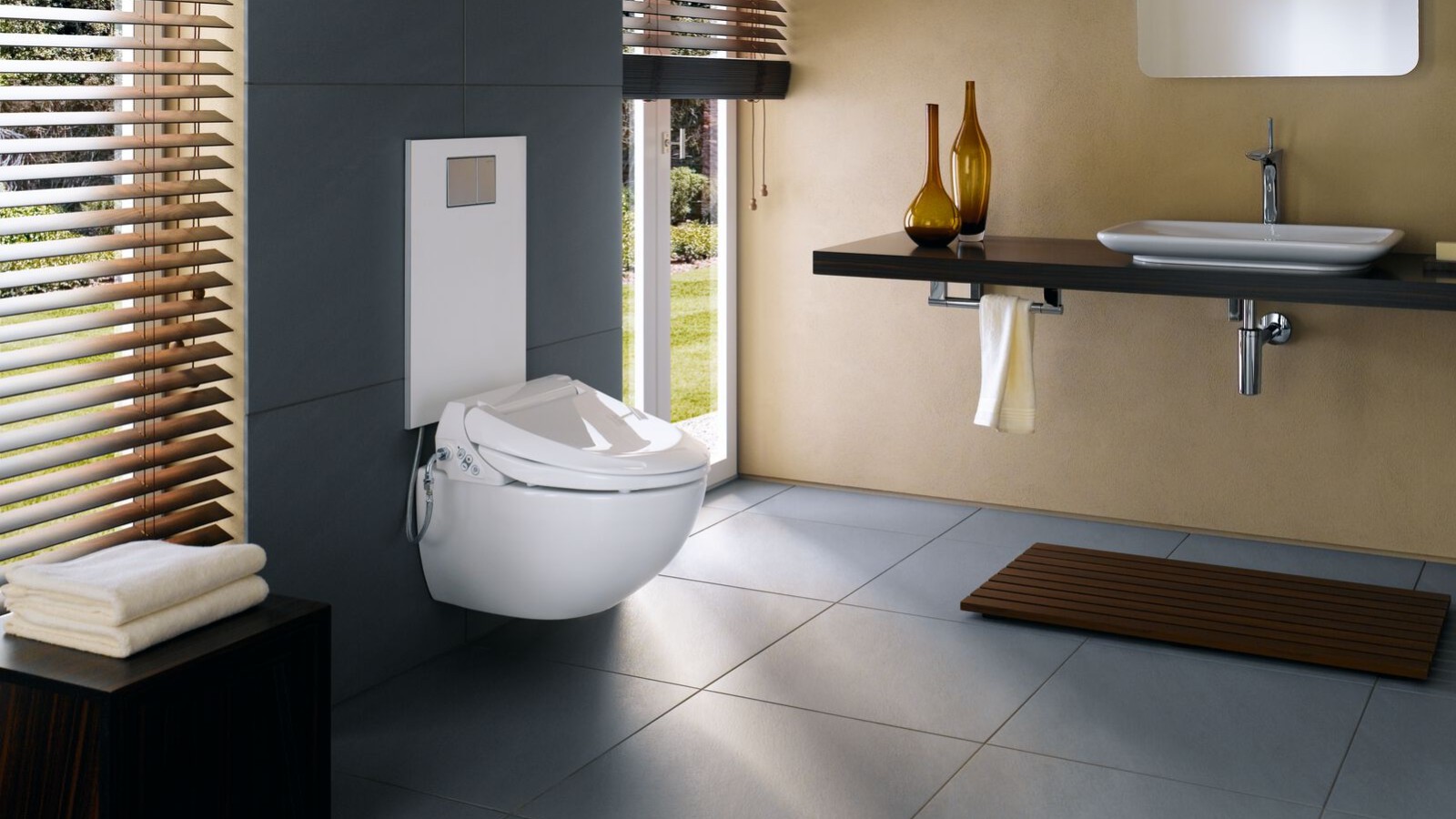 Geberit AquaClean 4000 s designovým panelem Geberit AquaClean 4000 s designovým panelem