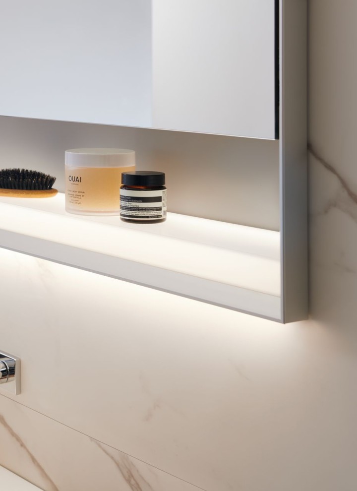 Zrcadlová skříňka Geberit ONE z eloxovaného hliníku