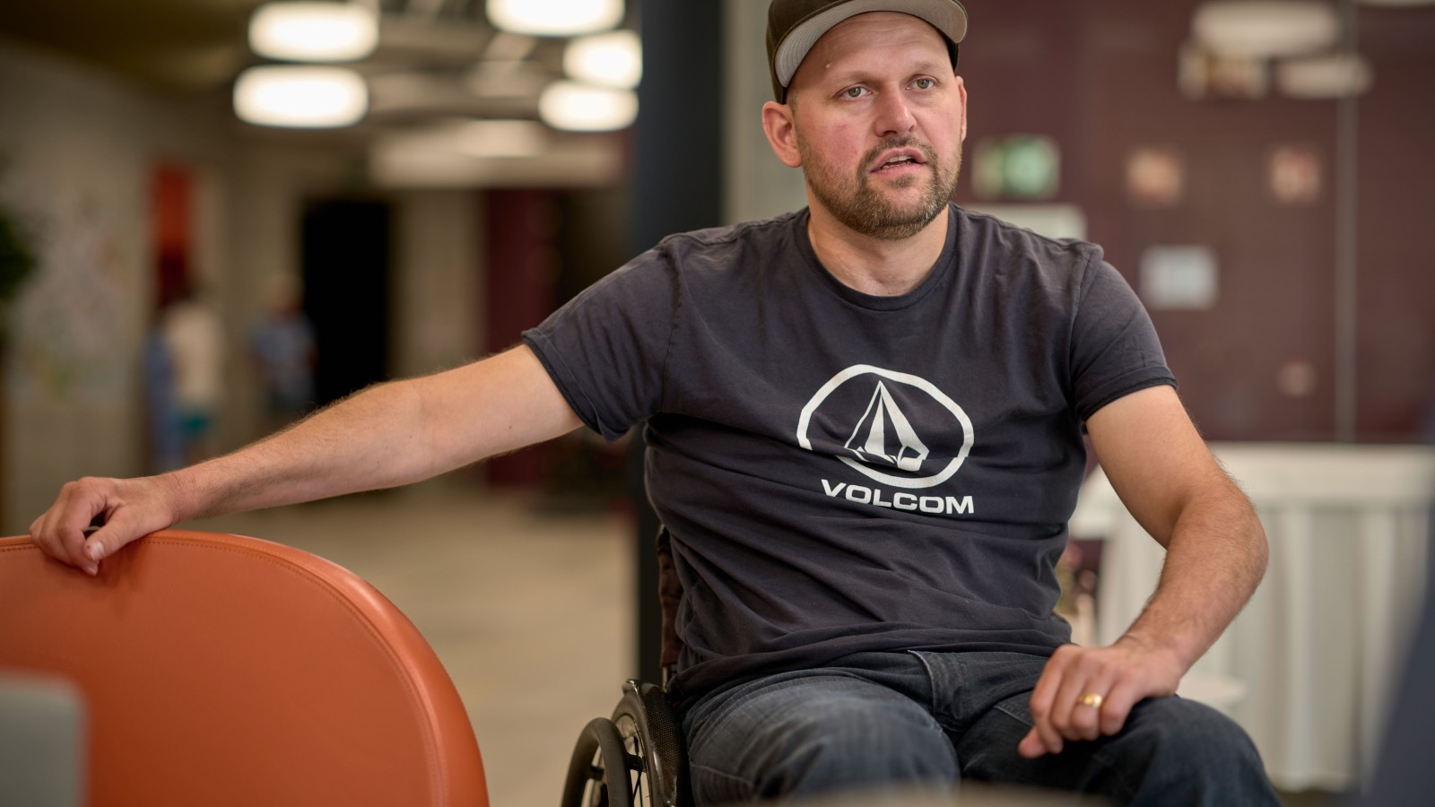 Rozhovor s Peterem Roosem ve Švýcarském centru pro paraplegiky v Nottwilu (© Ben Huggler) Rozhovor s Peterem Roosem ve Švýcarském centru pro paraplegiky v Nottwilu (© Ben Huggler)