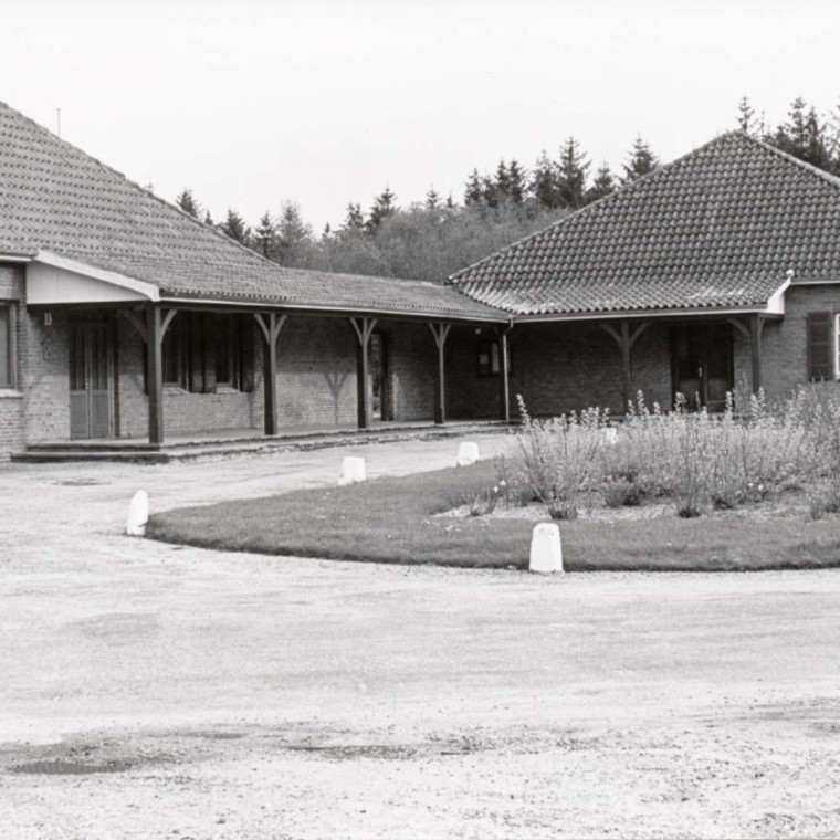 Uprchlický tábor se stává místem setkání a vzpomínek. (© Blåvandshuk Local History Archive) Uprchlický tábor se stává místem setkání a vzpomínek. (© Blåvandshuk Local History Archive)