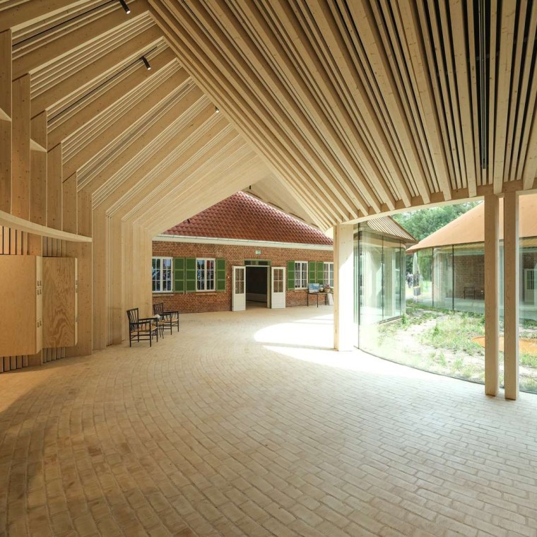 Podlahu muzea zdobí 80 000 žlutých cihel, jako zde v klenutém spojovacím křídle. (© R_Hjortshoj) Podlahu muzea zdobí 80 000 žlutých cihel, jako zde v klenutém spojovacím křídle. (© R_Hjortshoj)