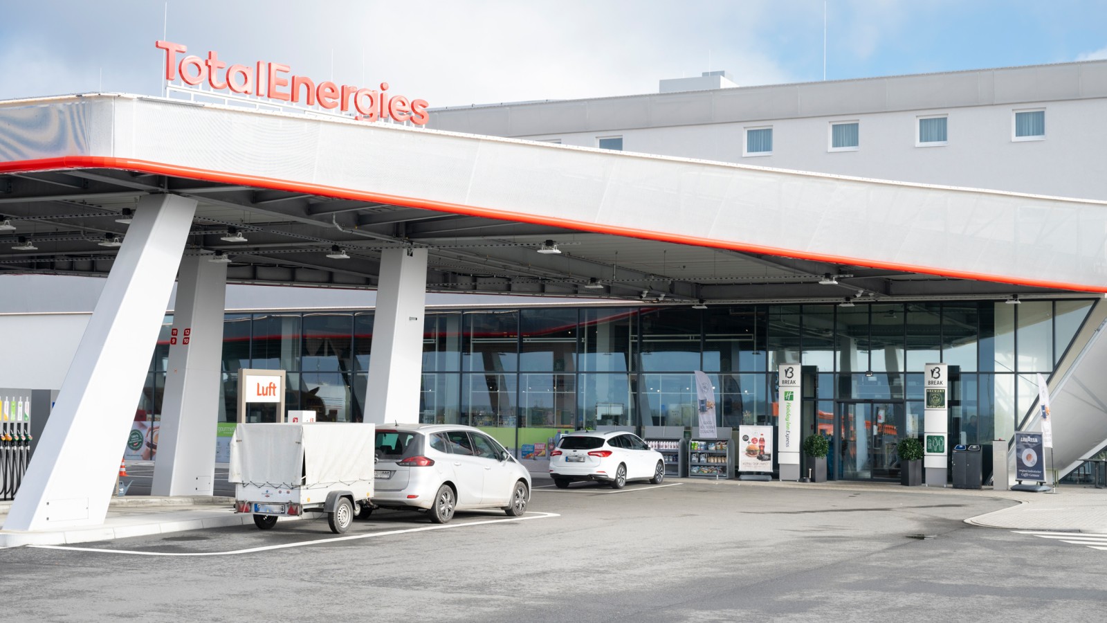 Nové parkoviště Evendorf bylo otevřeno v roce 2023 - a je vybaveno veřejnými toaletami od společnosti 2theloo (© Meike Goebel) Nové parkoviště Evendorf bylo otevřeno v roce 2023 - a je vybaveno veřejnými toaletami od společnosti 2theloo (© Meike Goebel)