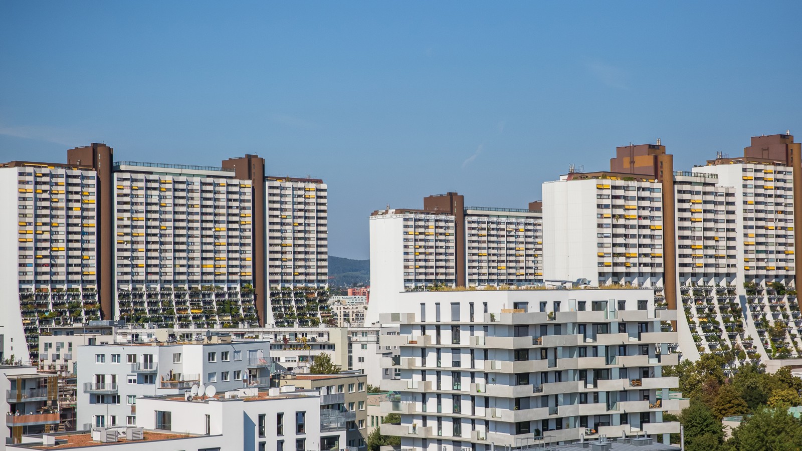 V komplexu sociálního bydlení Alt-Erlaa je více než 3200 bytů. (© Agata Kadar - stock.adobe.com) V komplexu sociálního bydlení Alt-Erlaa je více než 3200 bytů. (© Agata Kadar - stock.adobe.com)