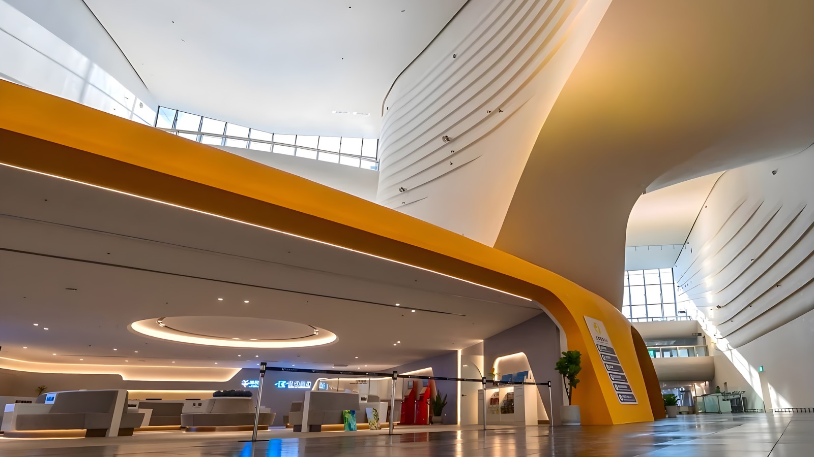 Oddělené prostory pro plavby a trajekty zajišťují efektivní provoz. Oddělené prostory pro plavby a trajekty zajišťují efektivní provoz.