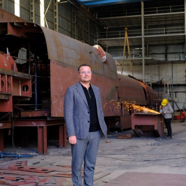 Generální ředitel Onun Tekir v jedné z dílen loděnice ADA Yachting v Bodrumu. Pro italského zákazníka se zde staví 50 metrů dlouhá jachta. (© Serkan Ali Çiftçi) Generální ředitel Onun Tekir v jedné z dílen loděnice ADA Yachting v Bodrumu. Pro italského zákazníka se zde staví 50 metrů dlouhá jachta. (© Serkan Ali Çiftçi)