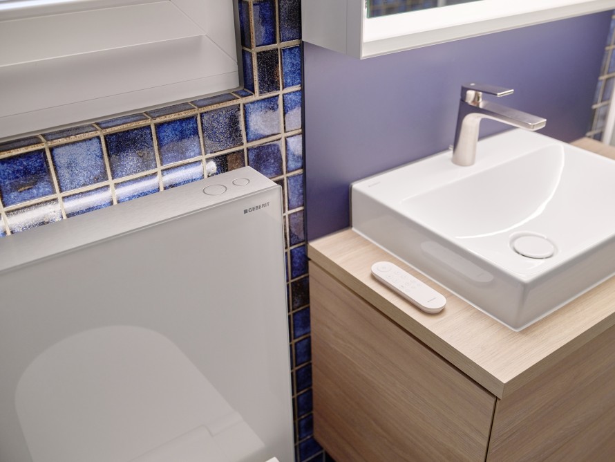 Verze Monolith Plus nabízí doplňky, jako je LED osvětlení a odsávání pachů (© Ben Huggler)