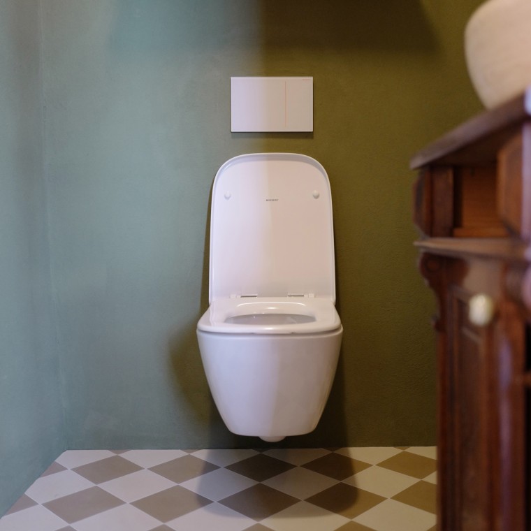 Stylová toaleta pro hosty s WC Renova Plan a ovládacím tlačítkem Sigma70. (© Anna W.) Stylová toaleta pro hosty s WC Renova Plan a ovládacím tlačítkem Sigma70. (© Anna W.)