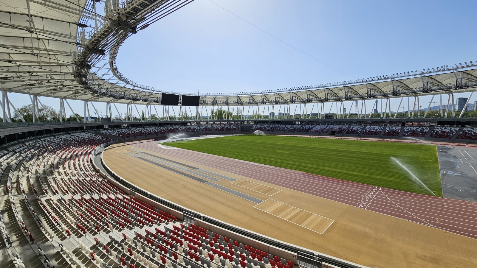 Centrální náměstí je určeno pro velké akce, ale v jeho polovině se nachází široká ulice pro veřejnost. (© Geberit)