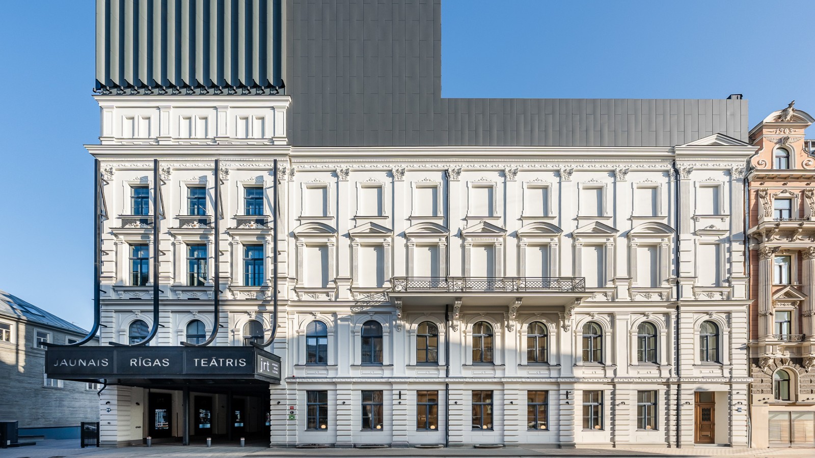 Od zchátralé staré budovy k architektonickému skvostu: Nové rižské divadlo (© Jānis Salmanis)