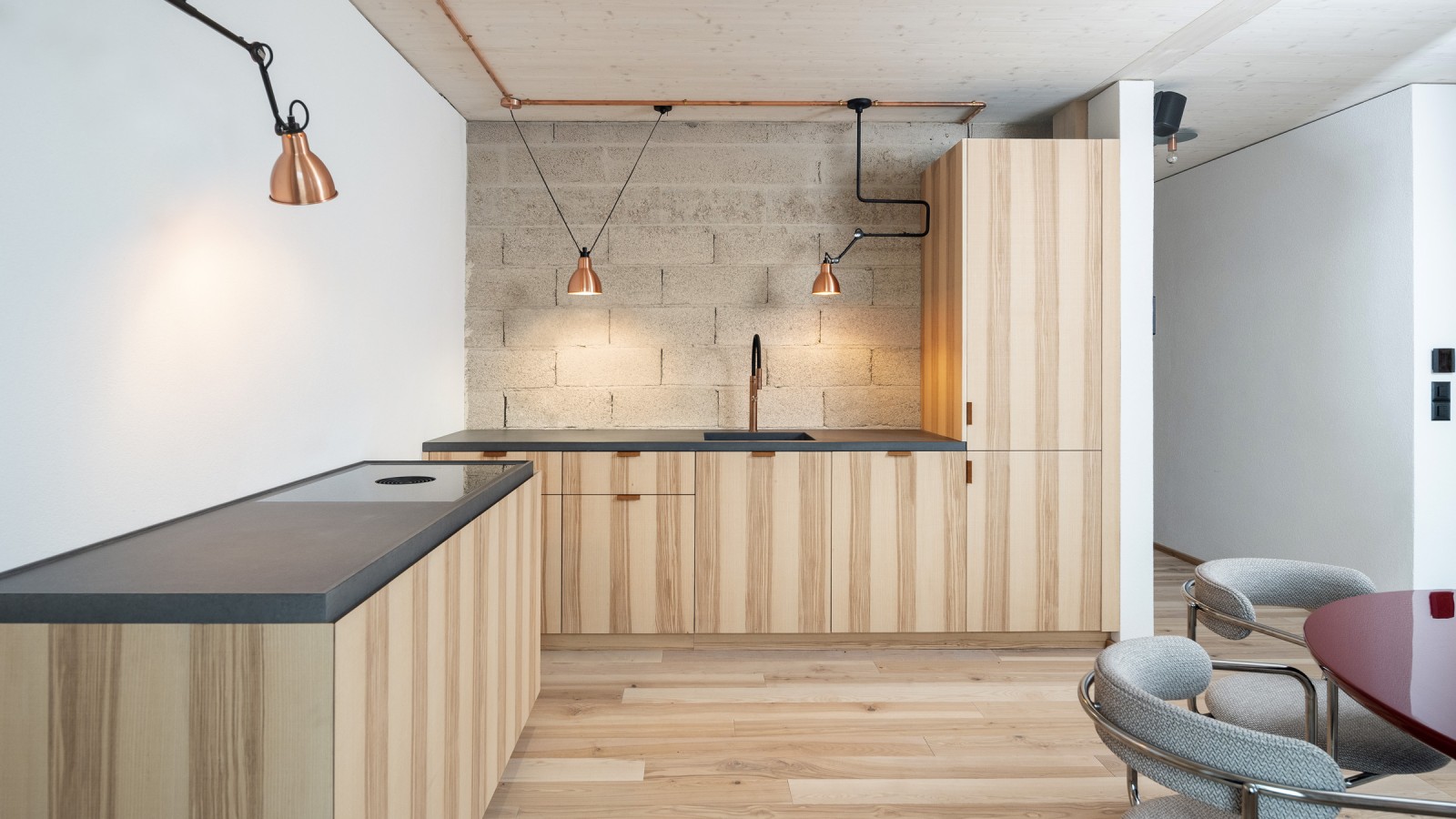 Konopné cihly se používají v interiéru největšího konopného domu v Evropě. (© Openly / Jens Ellensohn) Konopné cihly se používají v interiéru největšího konopného domu v Evropě. (© Openly / Jens Ellensohn)