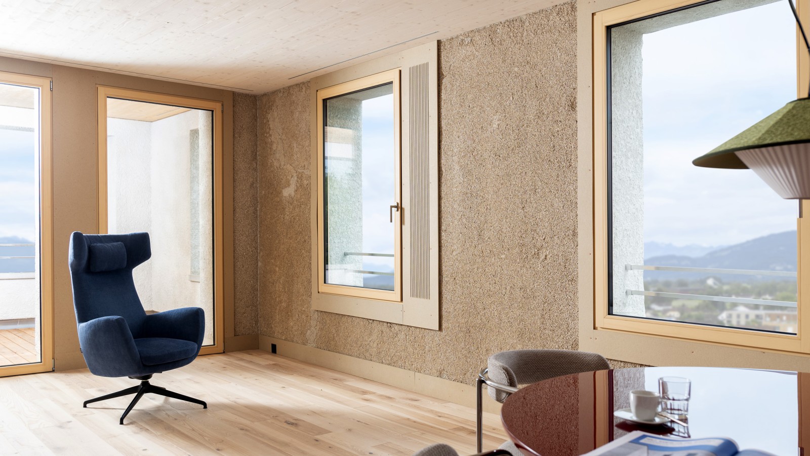 Konopné cihly se používají v interiéru největšího konopného domu v Evropě. (© Openly / Jens Ellensohn) Konopné cihly se používají v interiéru největšího konopného domu v Evropě. (© Openly / Jens Ellensohn)