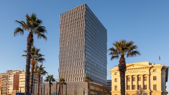 Piraeus Tower, Athény (© George Fakaros)