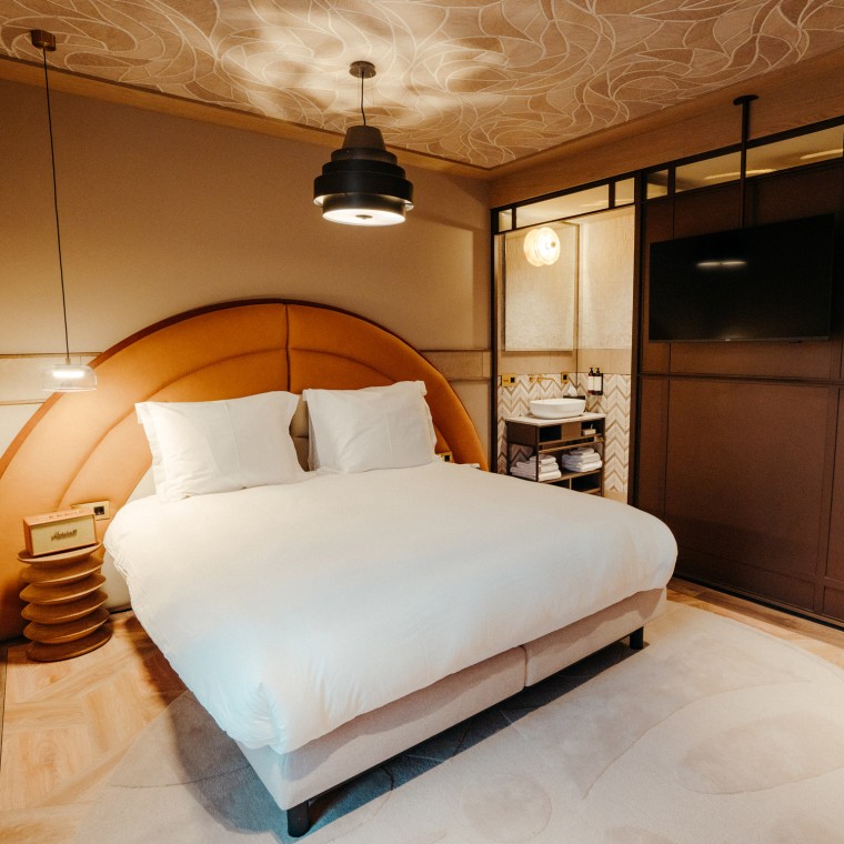 36 stylových hotelových pokojů v moderním stylu poloviny století (© Nina Slagmolen) 36 stylových hotelových pokojů v moderním stylu poloviny století (© Nina Slagmolen)