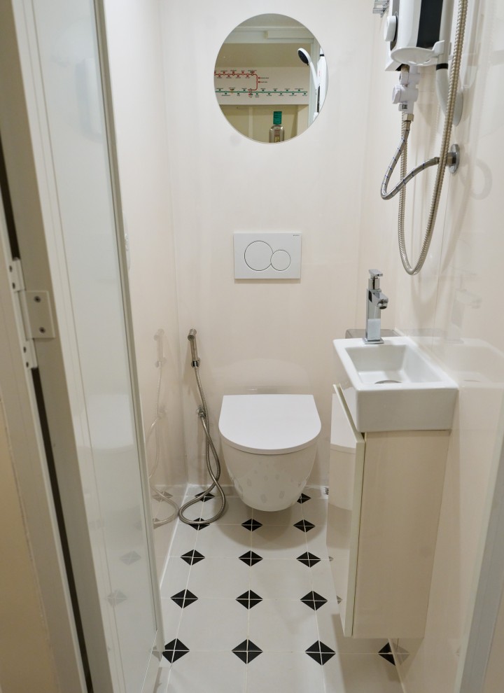 Komfort i v těch nejmenších prostorech: mini koupelny jsou vybaveny nástěnnými toaletami Geberit iCon a splachovacími tlačítky Sigma01 (© Watson Lau) Komfort i v těch nejmenších prostorech: mini koupelny jsou vybaveny nástěnnými toaletami Geberit iCon a splachovacími tlačítky Sigma01 (© Watson Lau)