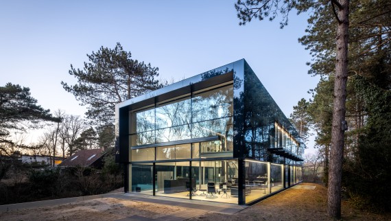 Vila Meijendel od nizozemského architekta Jana Pesmana (© Lucas van der Wee) Vila Meijendel od nizozemského architekta Jana Pesmana (© Lucas van der Wee)