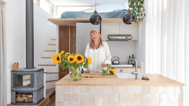 Marjolein Jonkerová z Holandska ve svém Tiny House (© Chiela van Meerwijk)