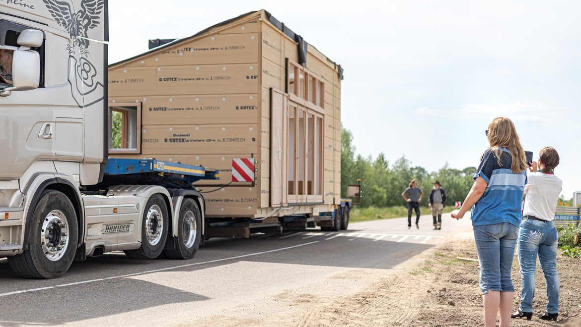 Doprava Tiny House (© Chiela van Meerwijk)