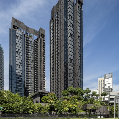 Výškové budovy Martin Modern spojují dva cenné zdroje v hustě obydlené metropoli Singapuru: přírodu a prostor (© Darren Soh)