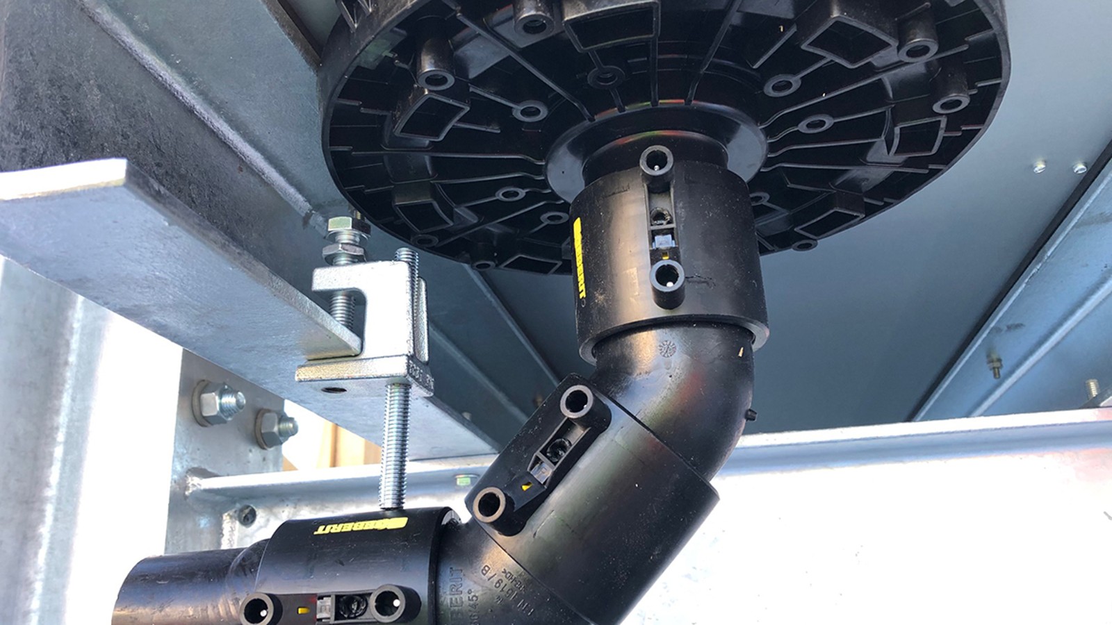 Know-how Geberit v praxi: systém odvodnění střech Pluvia. Know-how Geberit v praxi: systém odvodnění střech Pluvia.