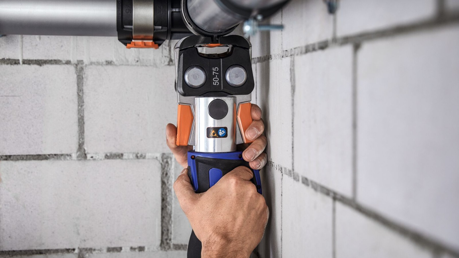 Geberit FlowFit lze zalisovat v těsných místech