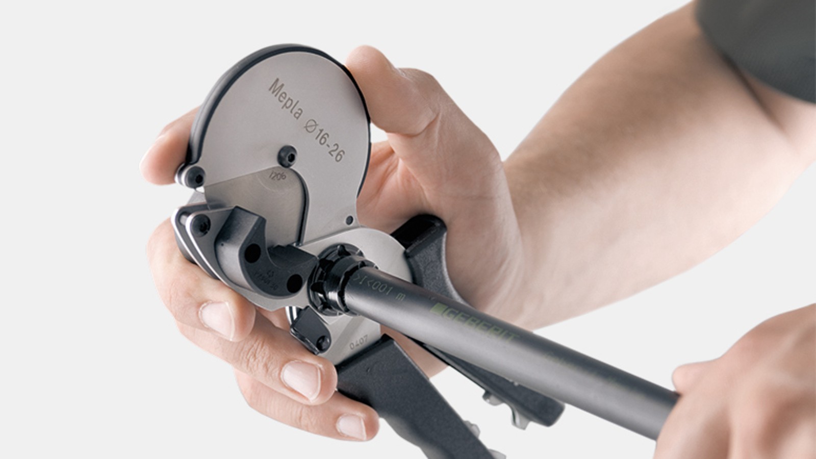 Řezání trubek na délku a odstraňování otřepů jedním nástrojem Řezání trubek na délku a odstraňování otřepů jedním nástrojem