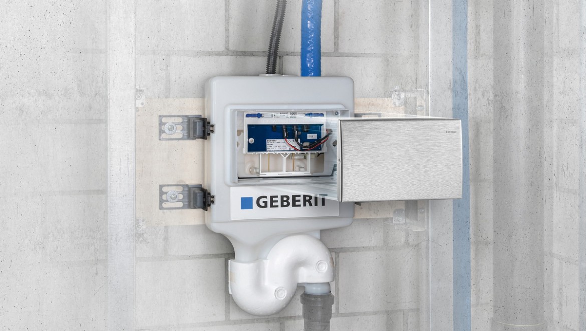The Geberit HS30 hygiene flush unit is particularly ideal for applications with large flush volumes in compact installation spaces (© Geberit)