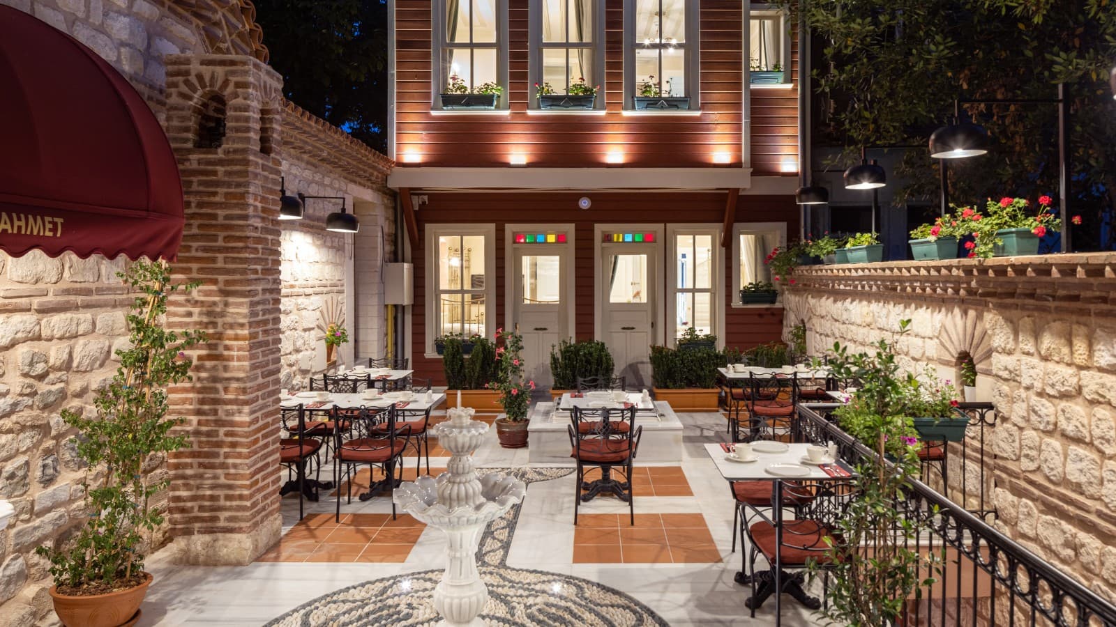Butikový hotel Turkish House v Istanbulu kombinuje strukturální a dekorativní prvky různých období. (© Turkish House) Butikový hotel Turkish House v Istanbulu kombinuje strukturální a dekorativní prvky různých období. (© Turkish House)