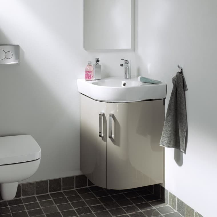 I pod rohové umývátko můžete umístit praktickou skříňku, která dokonale pasuje. I pod rohové umývátko můžete umístit praktickou skříňku, která dokonale pasuje.