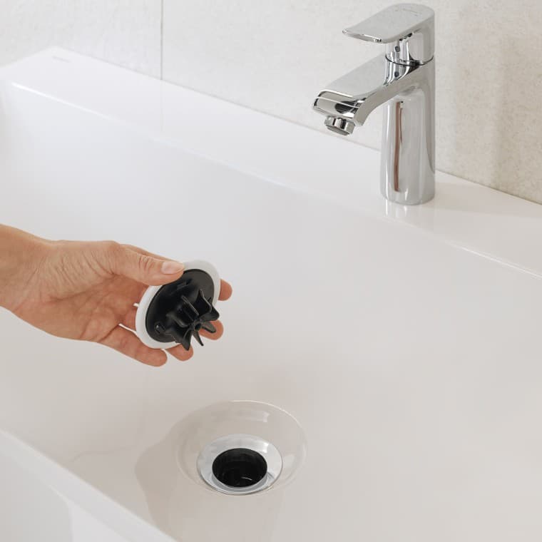 Kryt svislého odtoku s hřebenovou vložkou Kryt svislého odtoku s hřebenovou vložkou