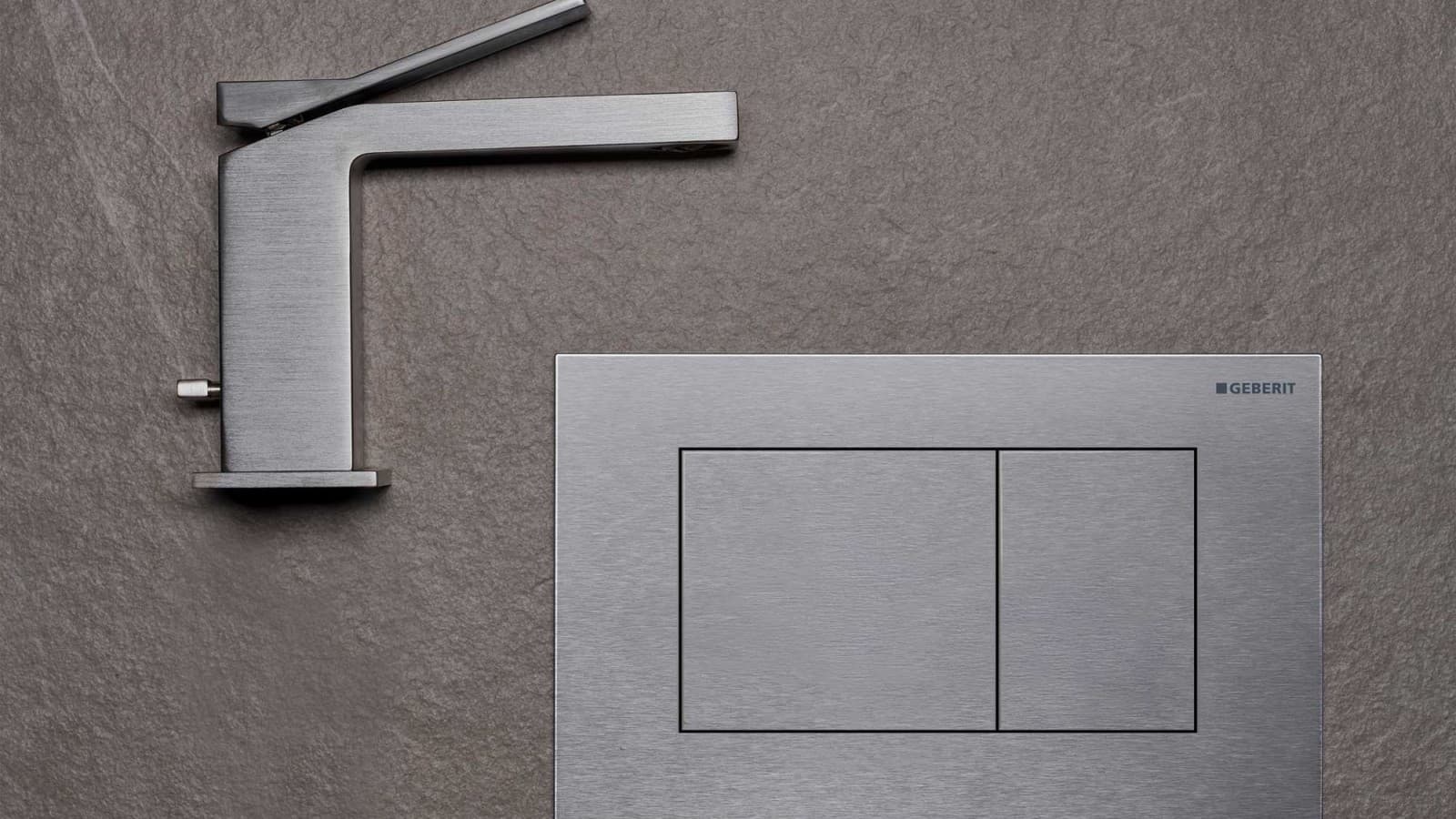 Geberit Sigma40 vyniká svým čistým, přímočarým designem a skvěle ladí s čtvercovými bateriemi Geberit Sigma40 vyniká svým čistým, přímočarým designem a skvěle ladí s čtvercovými bateriemi
