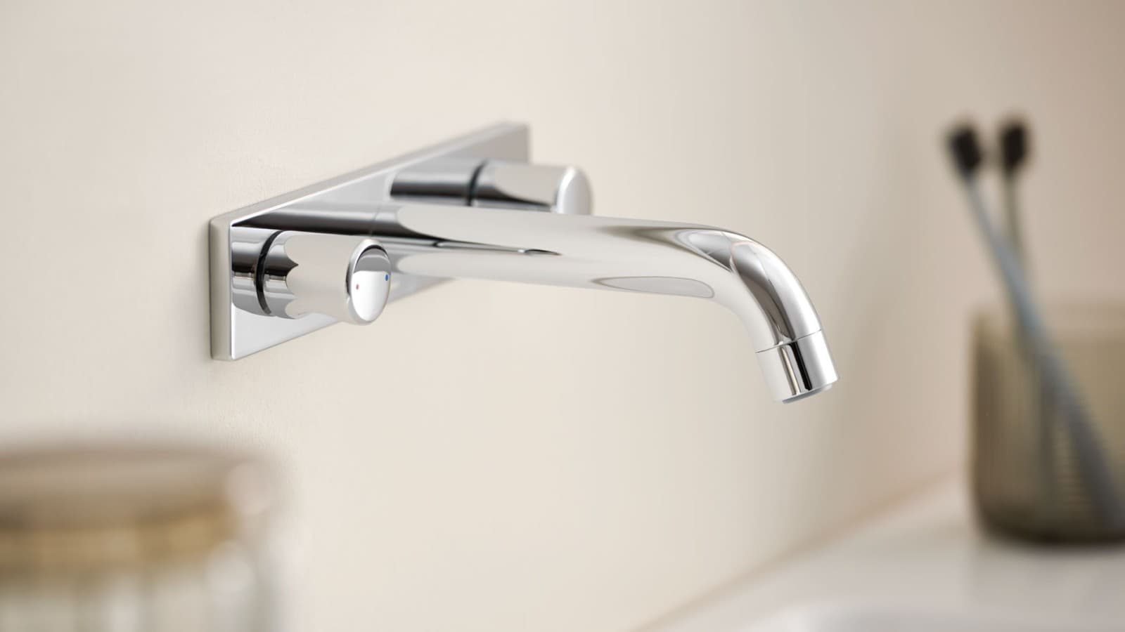 Nástěnná umyvadlová baterie Geberit ONE, kulatý design Nástěnná umyvadlová baterie Geberit ONE, kulatý design