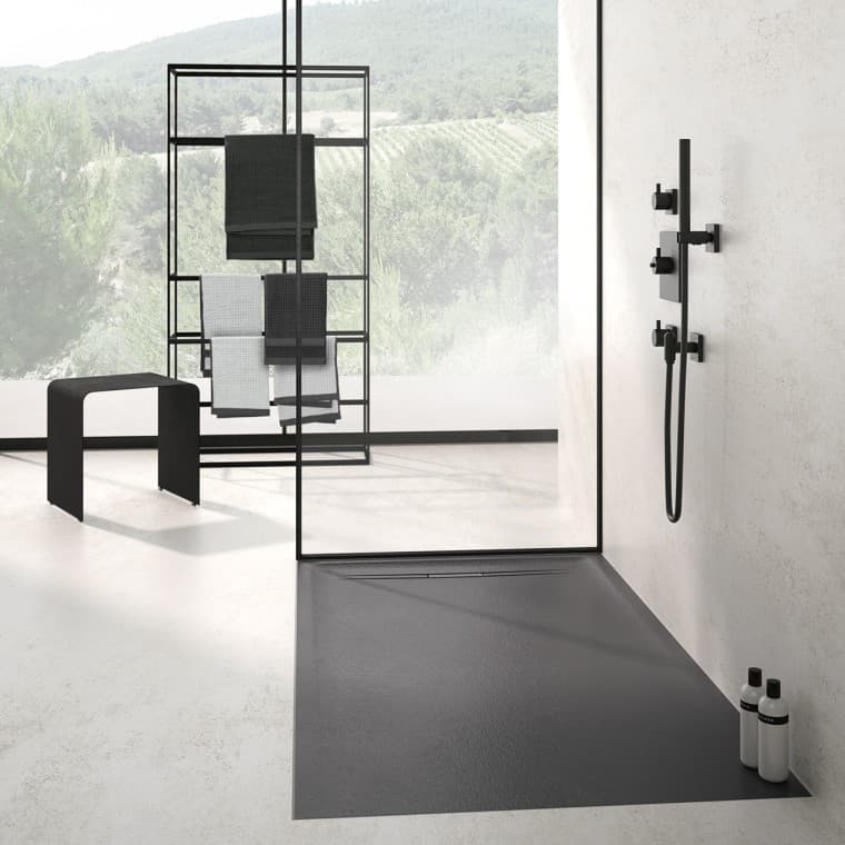 Sprchová vanička Geberit Sestra s viditelnou a hmatatelnou strukturou kamene Sprchová vanička Geberit Sestra s viditelnou a hmatatelnou strukturou kamene